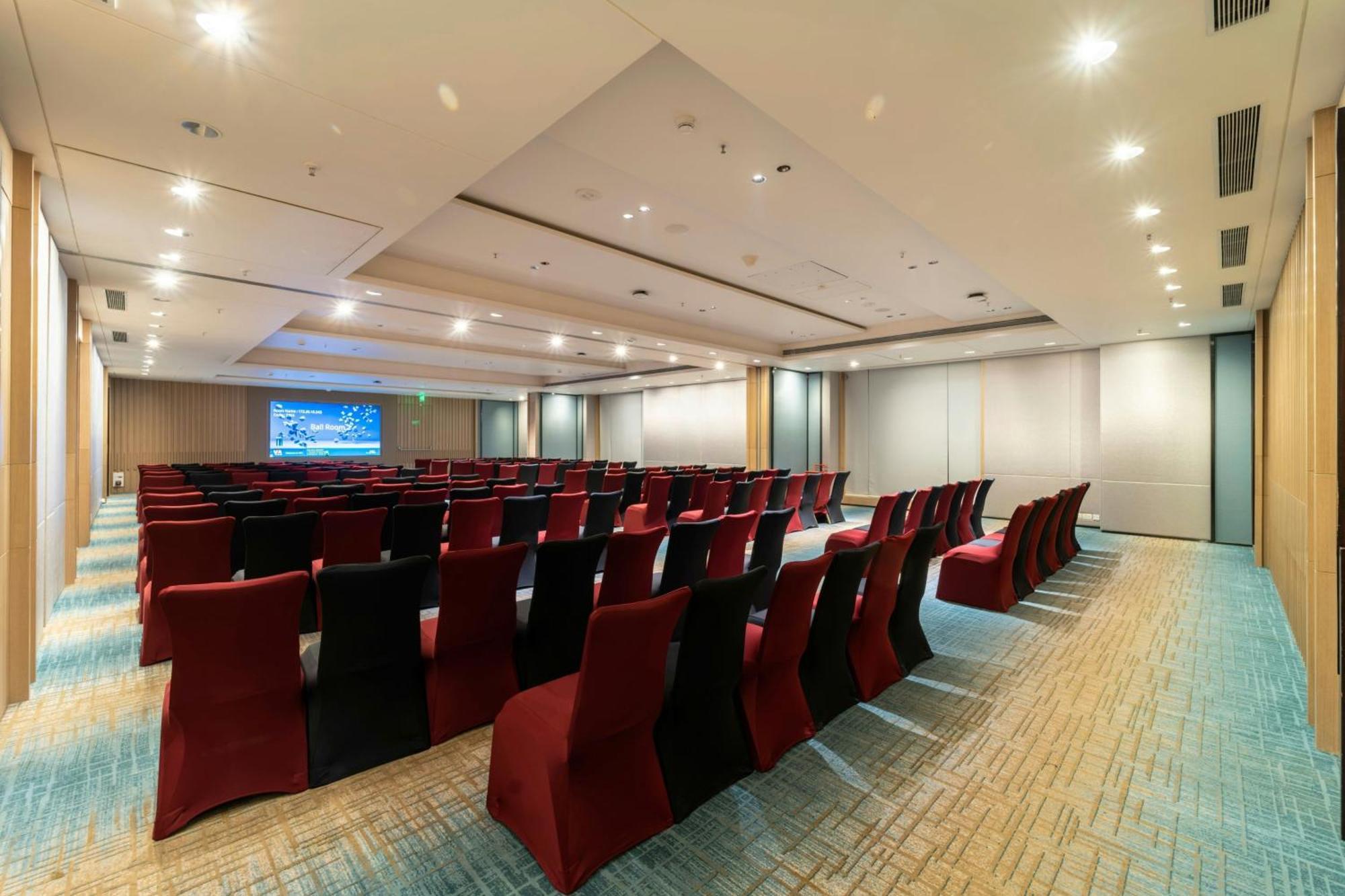 Courtyard By Marriott ואדודרה מראה חיצוני תמונה
